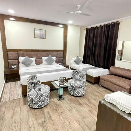 Hotel Radiance Delhi  Bagian luar foto