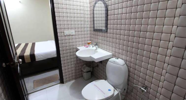 Hotel Radiance Delhi  Bagian luar foto