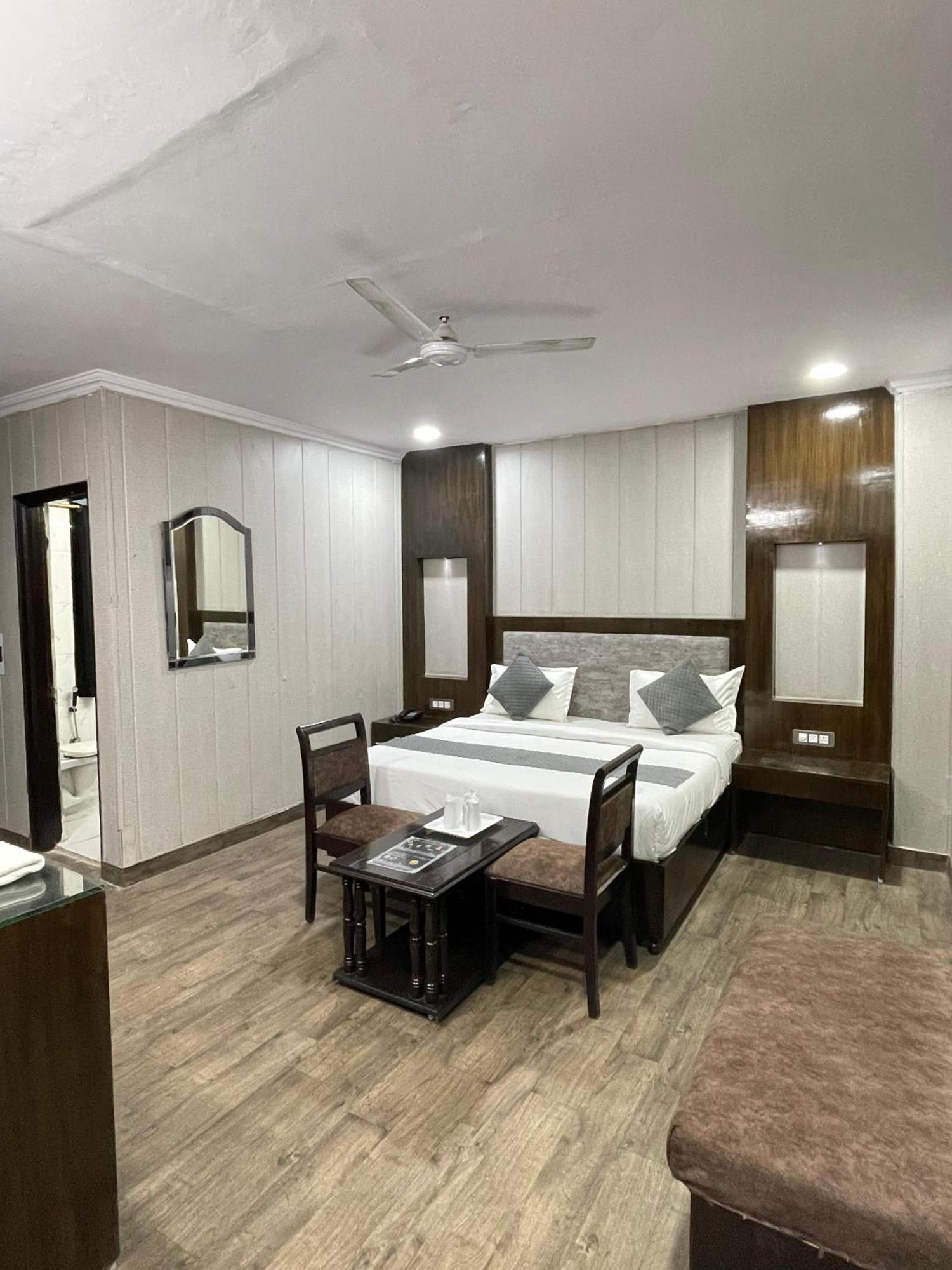 Hotel Radiance Delhi  Bagian luar foto