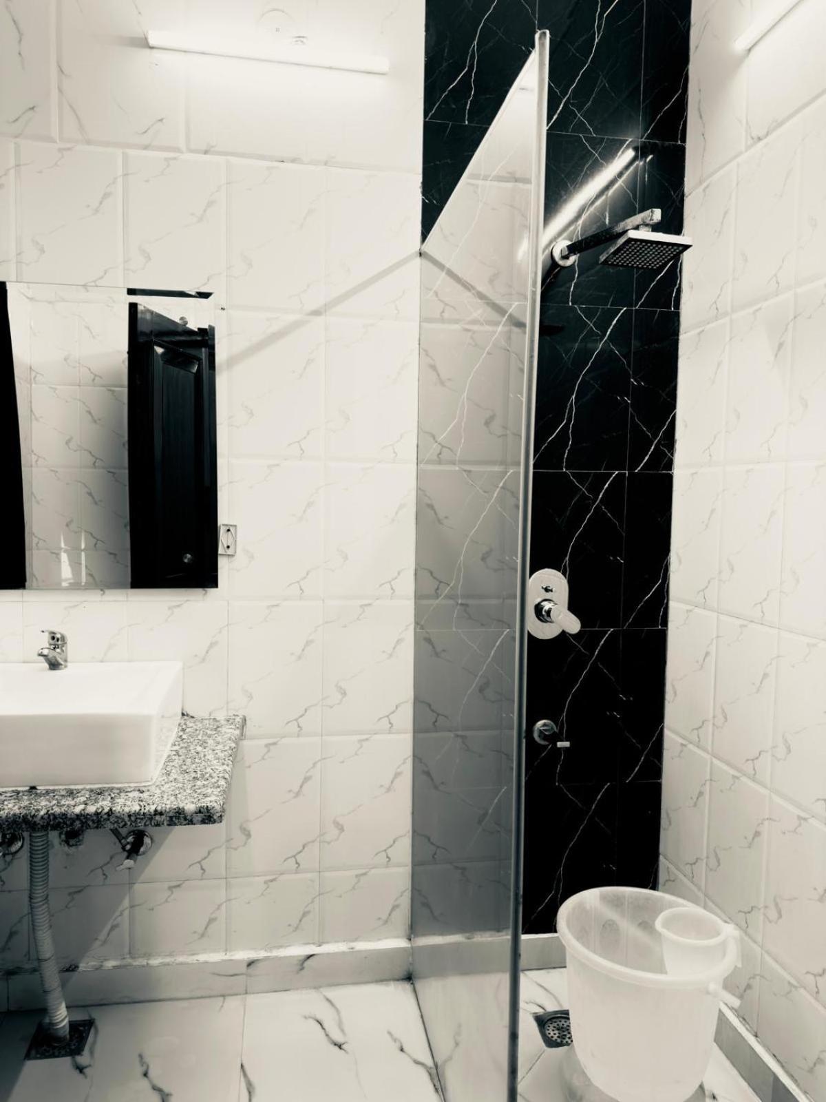 Hotel Radiance Delhi  Bagian luar foto