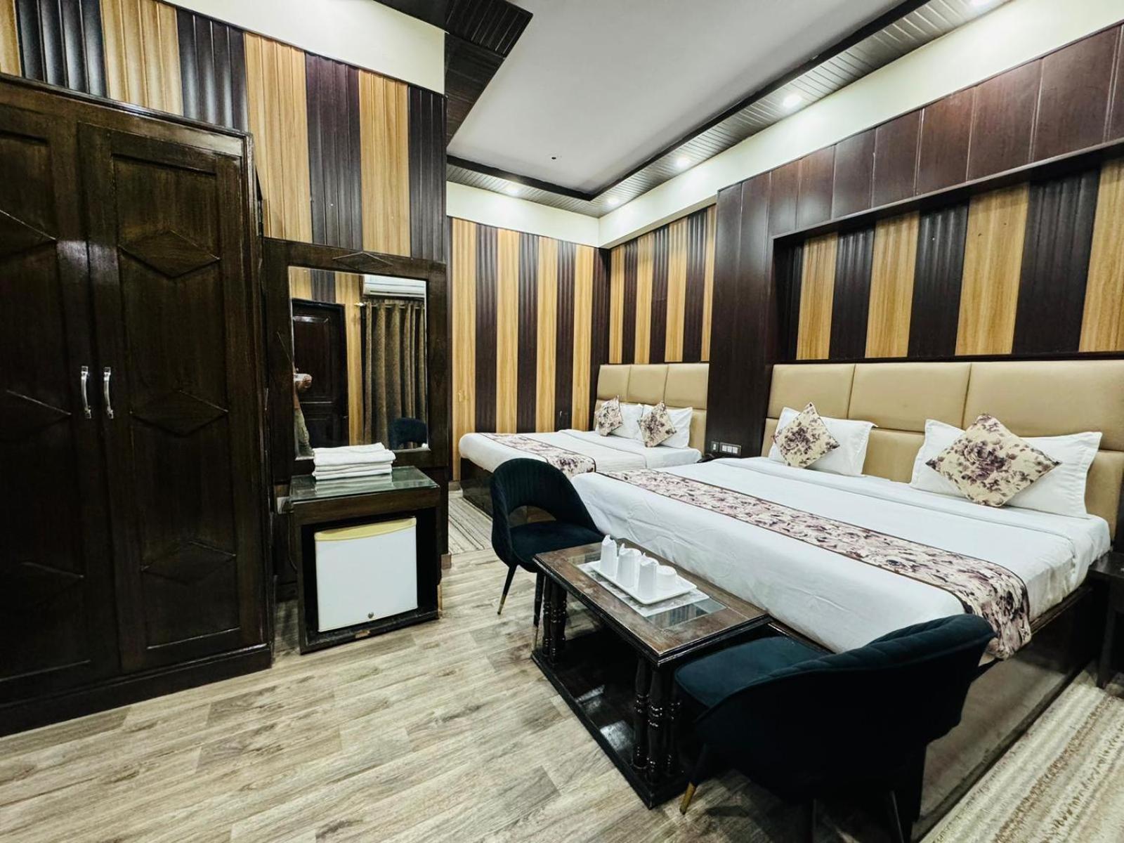 Hotel Radiance Delhi  Bagian luar foto