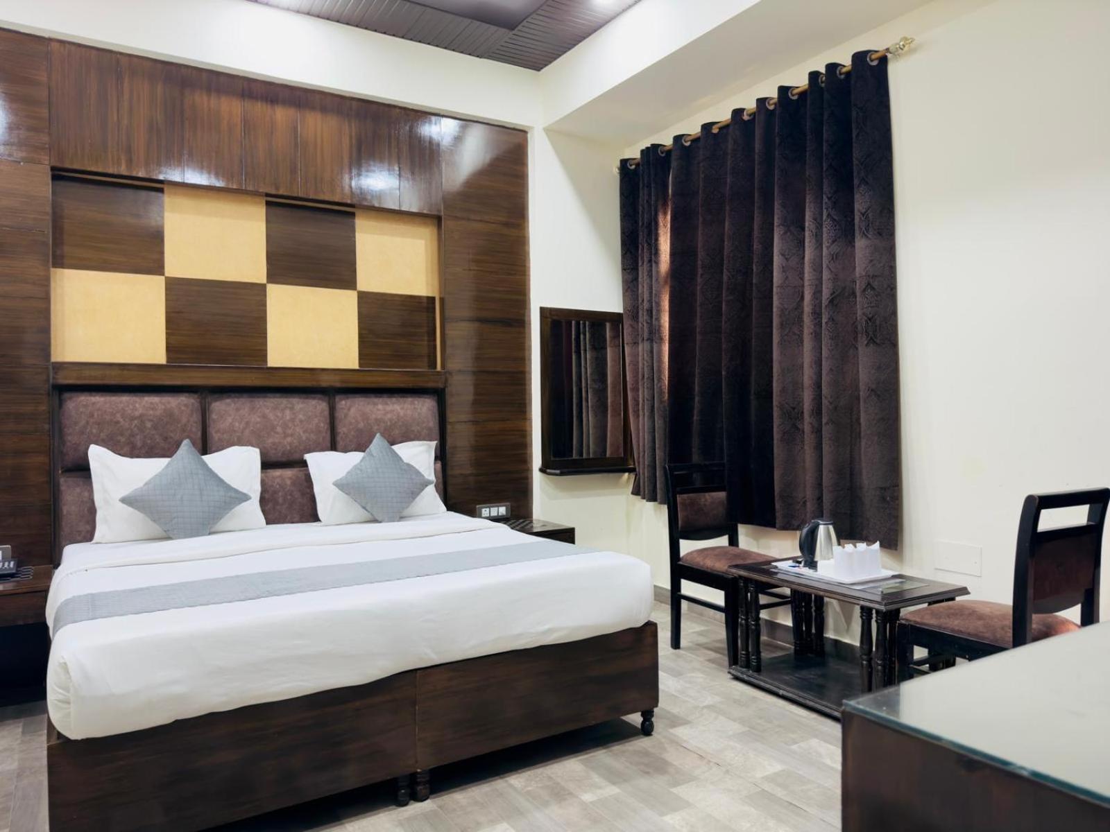 Hotel Radiance Delhi  Bagian luar foto