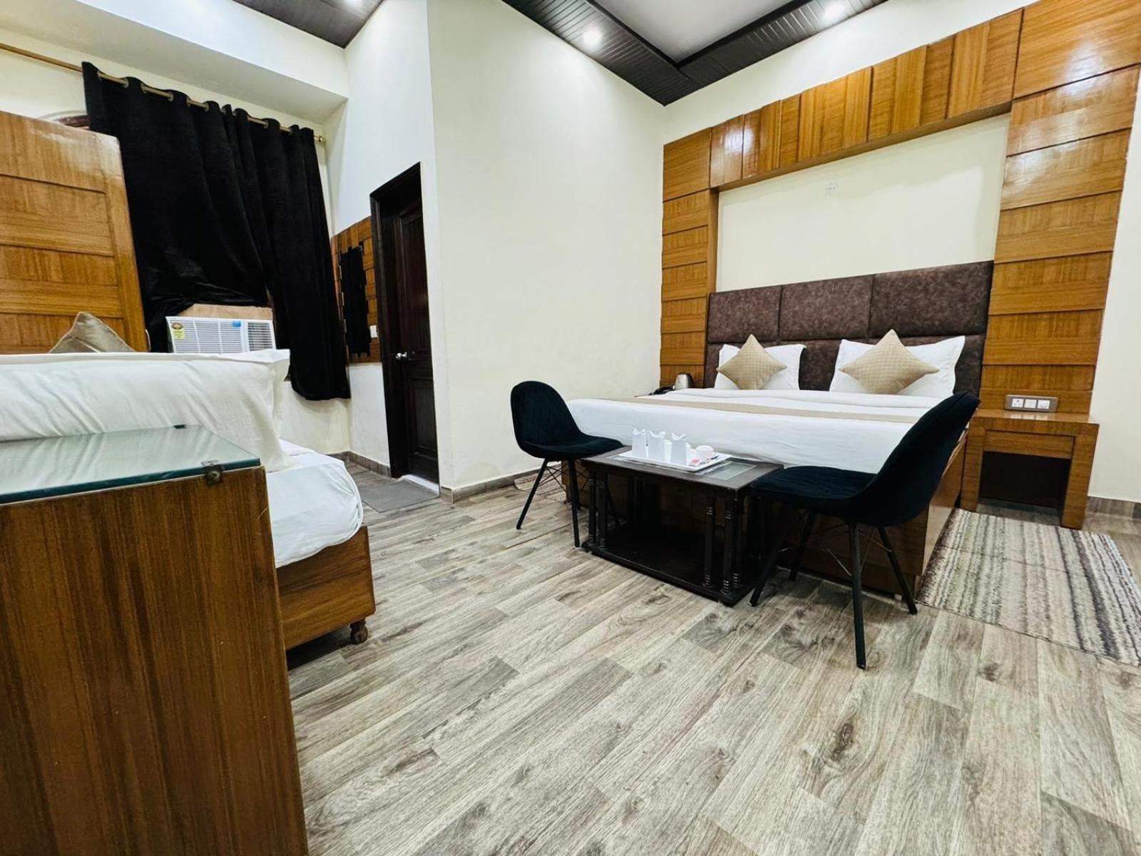 Hotel Radiance Delhi  Bagian luar foto